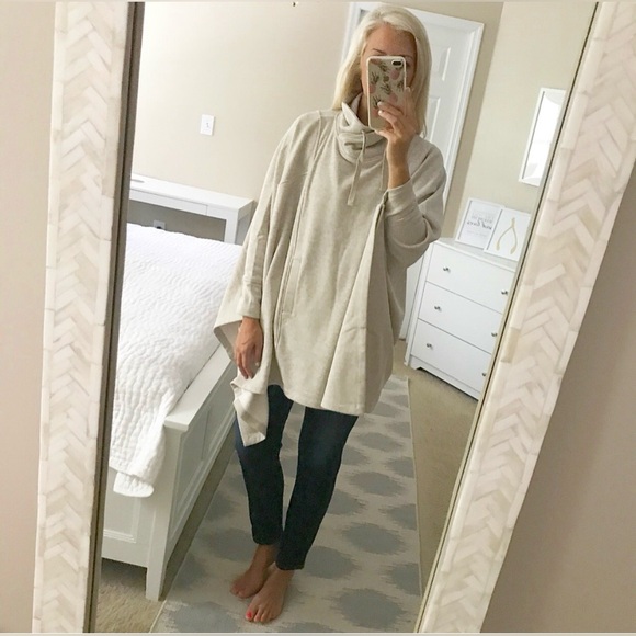 Ugg Charlynne Fleece Lined Poncho Sweater- Oatmeal- Size M/L - Picture 1 of 13